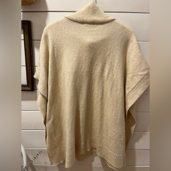 Fine-knit polo-neck poncho size M/L - Picture 3 of 6